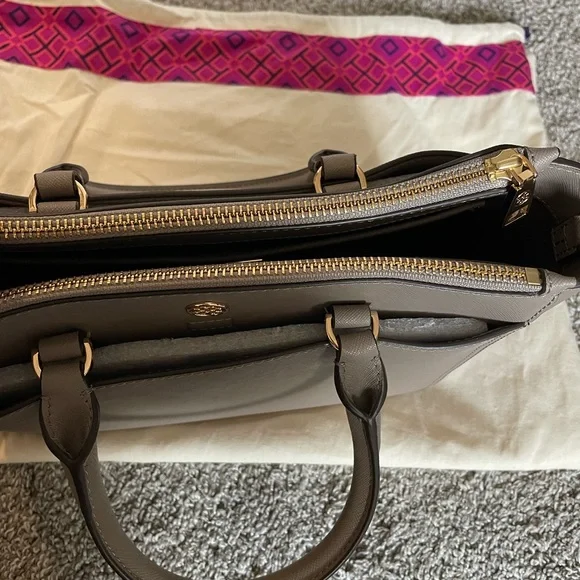 Tory Burch Robinson Small double zip tote - Picture 4 of 13